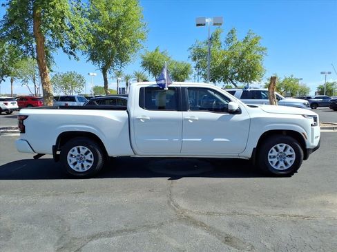 Used 2022 Nissan Frontier SV w/ Technology Package image 3