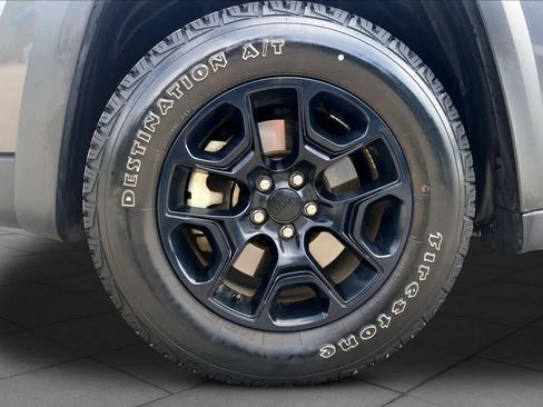 Used 2022 Jeep Cherokee Latitude w/ Sun & Sound Group AWD/4WD image 11