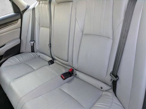 Used 2018 Honda Accord Touring image 17