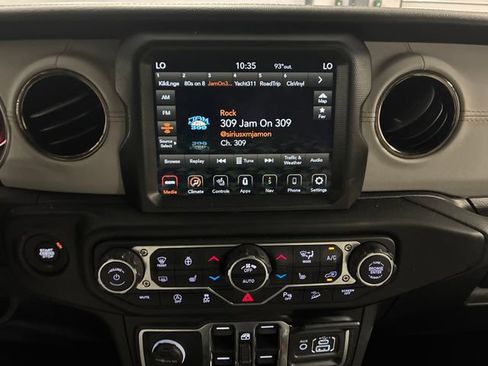 Used 2021 Jeep Wrangler Unlimited Sahara AWD/4WD image 19
