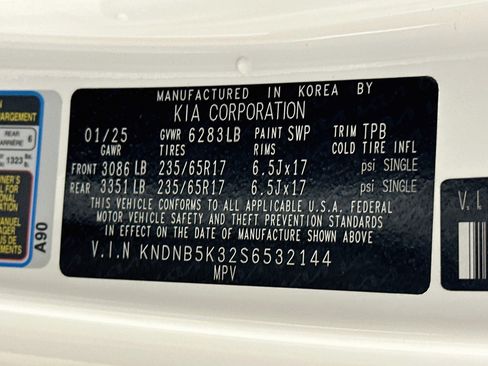 Used 2025 Kia Carnival FWD image 12
