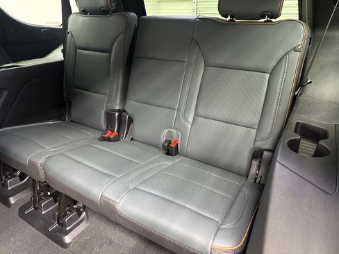 Used 2025 GMC Yukon AT4 w/ AT4 Premium Package AWD/4WD image 22
