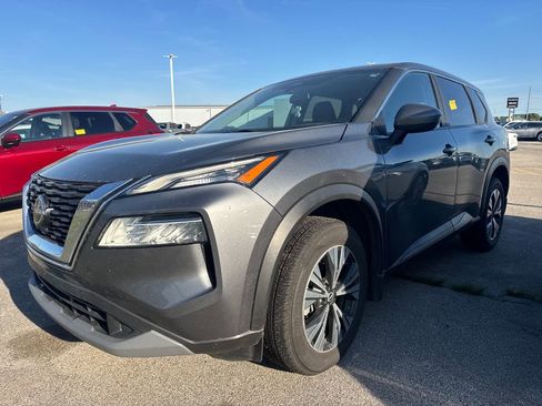 Used 2023 Nissan Rogue SV image 1