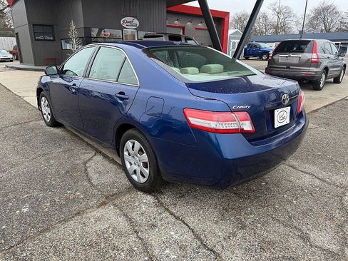 Used 2011 Toyota Camry image 2
