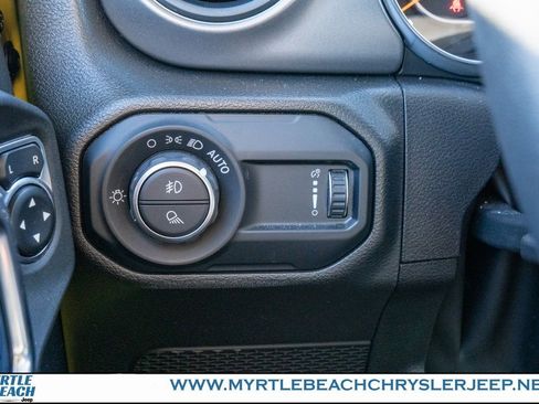 Used 2023 Jeep Gladiator Sport S image 29