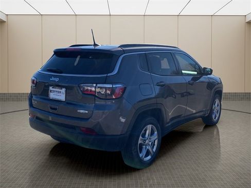 Used 2024 Jeep Compass Latitude image 5