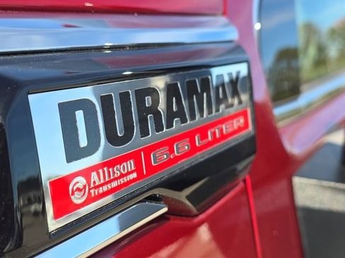 Used 2024 GMC Sierra 2500 SLT w/ SLT Premium Package image 9