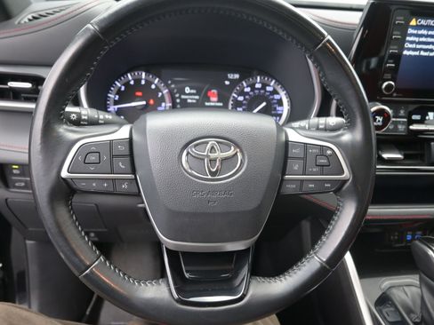 Used 2022 Toyota Highlander XSE image 14