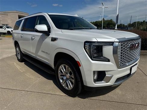 Used 2022 GMC Yukon XL Denali image 3