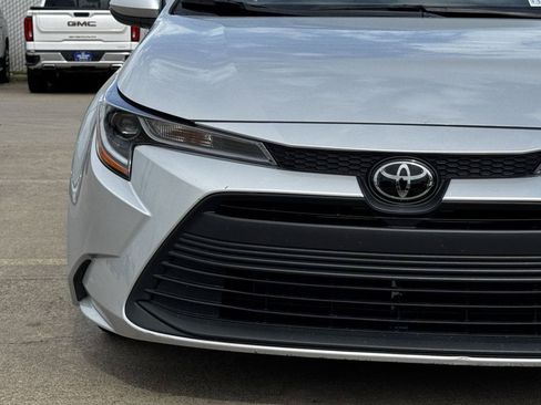 Used 2025 Toyota Corolla LE FWD image 5
