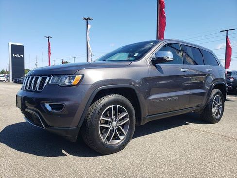Used 2018 Jeep Grand Cherokee Limited w/ Trailer Tow Group IV AWD/4WD image 8
