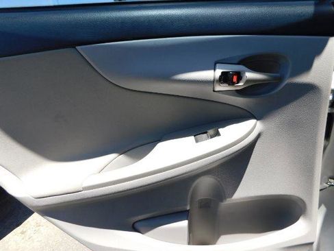 Used 2013 Toyota Corolla LE image 13