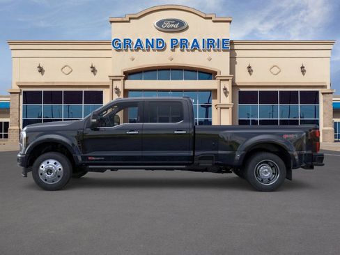 New 2026 Ford F450 Platinum w/ FX4 Off-Road Package image 3