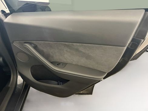 Used 2024 Tesla Model Y Long Range AWD/4WD image 33