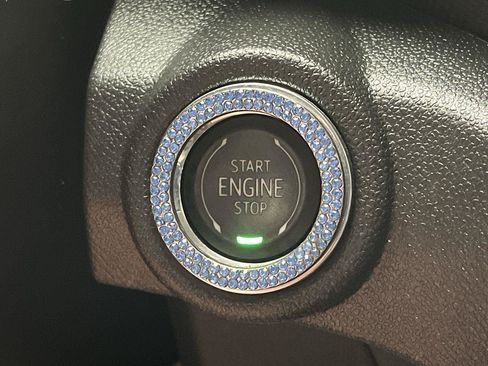 Used 2022 Chevrolet TrailBlazer LT w/ Convenience Package AWD/4WD image 19