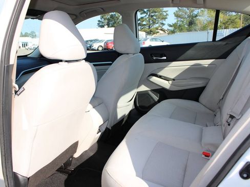 Used 2022 Nissan Altima 2.5 SV w/ SV Premium Package AWD/4WD image 10