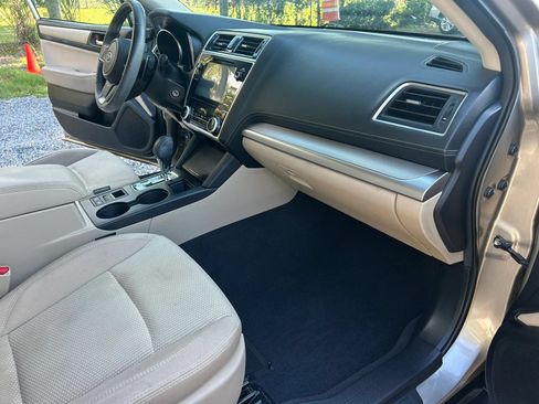 Used 2018 Subaru Outback 2.5i Premium AWD/4WD image 8
