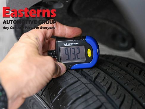 Used 2022 Toyota RAV4 LE AWD/4WD image 27