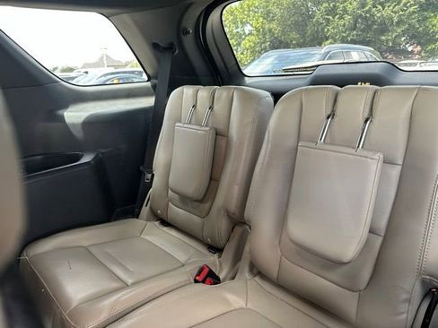 Used 2018 Ford Explorer XLT w/ Equipment Group 202A FWD image 13