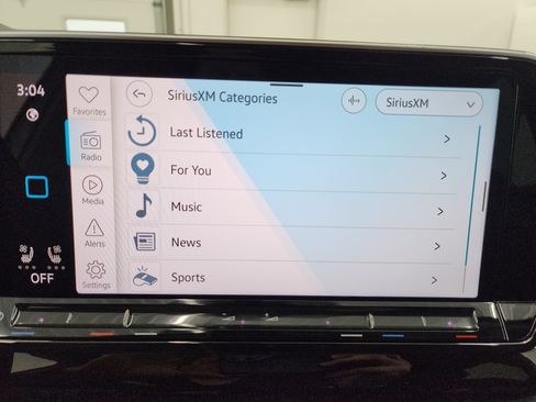 Used 2025 Volkswagen Atlas SE image 46