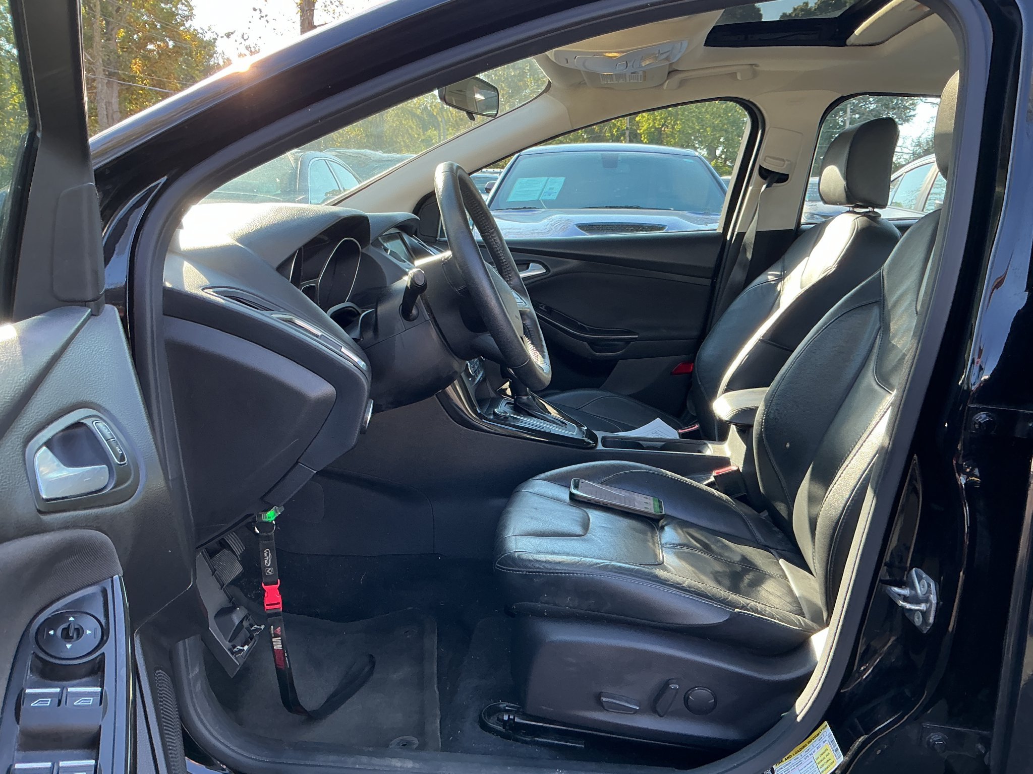 Used 2016 Ford Focus Titanium FWD image 5