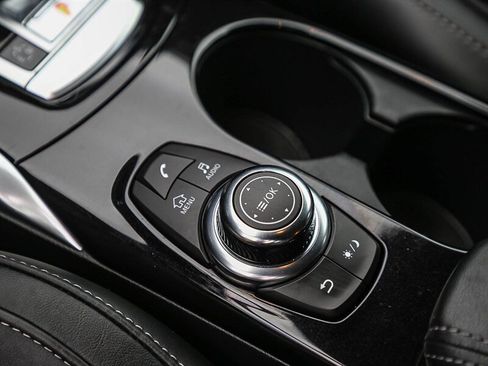 Used 2017 INFINITI QX30 image 26