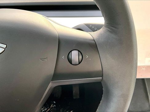 Used 2023 Tesla Model Y Long Range image 18