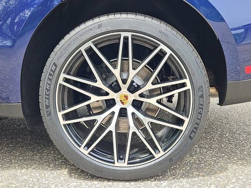 Certified 2026 Porsche Macan AWD/4WD image 8