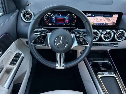 Certified 2025 Mercedes-Benz GLA 250 image 16