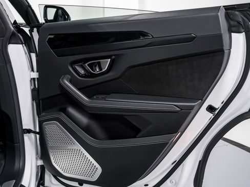 Used 2021 Lamborghini Urus image 38