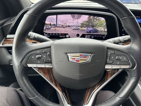 Used 2021 Cadillac Escalade Luxury AWD/4WD image 11