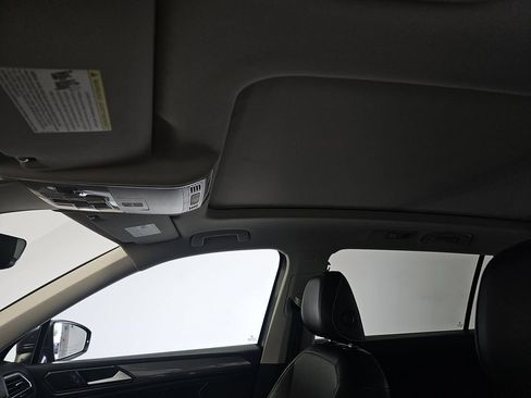 Used 2023 Volkswagen Tiguan SE w/ Panoramic Sunroof Package image 7
