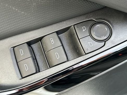 Used 2025 Chevrolet Equinox LT w/ Safety and Technology Package image 23