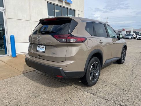 Used 2025 Nissan Rogue SV image 5