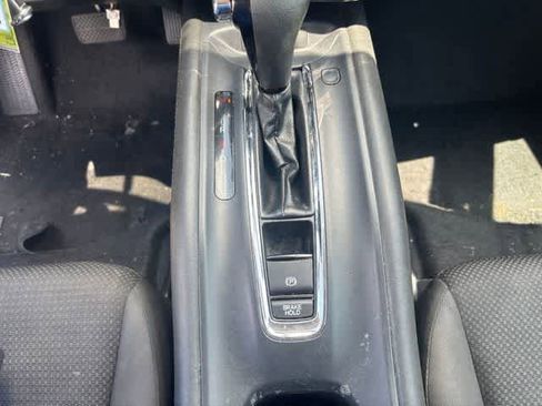 Used 2019 Honda HR-V LX image 17