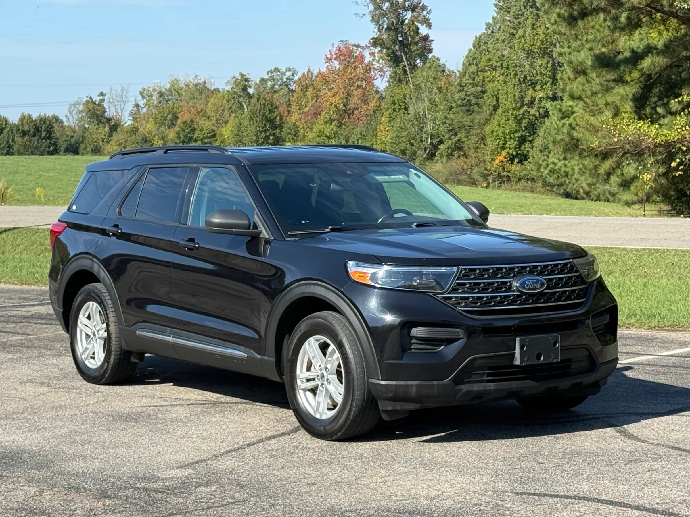 Used 2022 Ford Explorer XLT AWD/4WD image 1