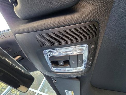 Used 2025 Mercedes-Benz GLA 250 4MATIC image 35