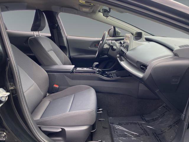 Certified 2025 Toyota Prius LE FWD image 15