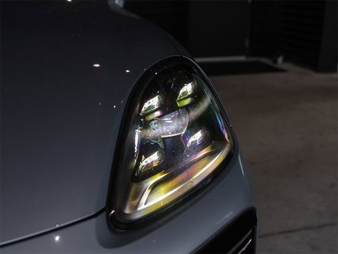 Certified 2022 Porsche Cayenne Turbo image 11