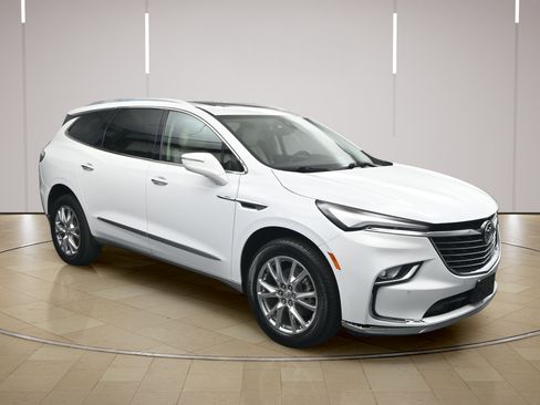Used 2023 Buick Enclave Essence w/ Experience Buick Package AWD/4WD image 1