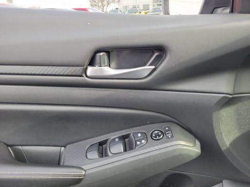 Used 2024 Nissan Altima 2.5 SV image 17