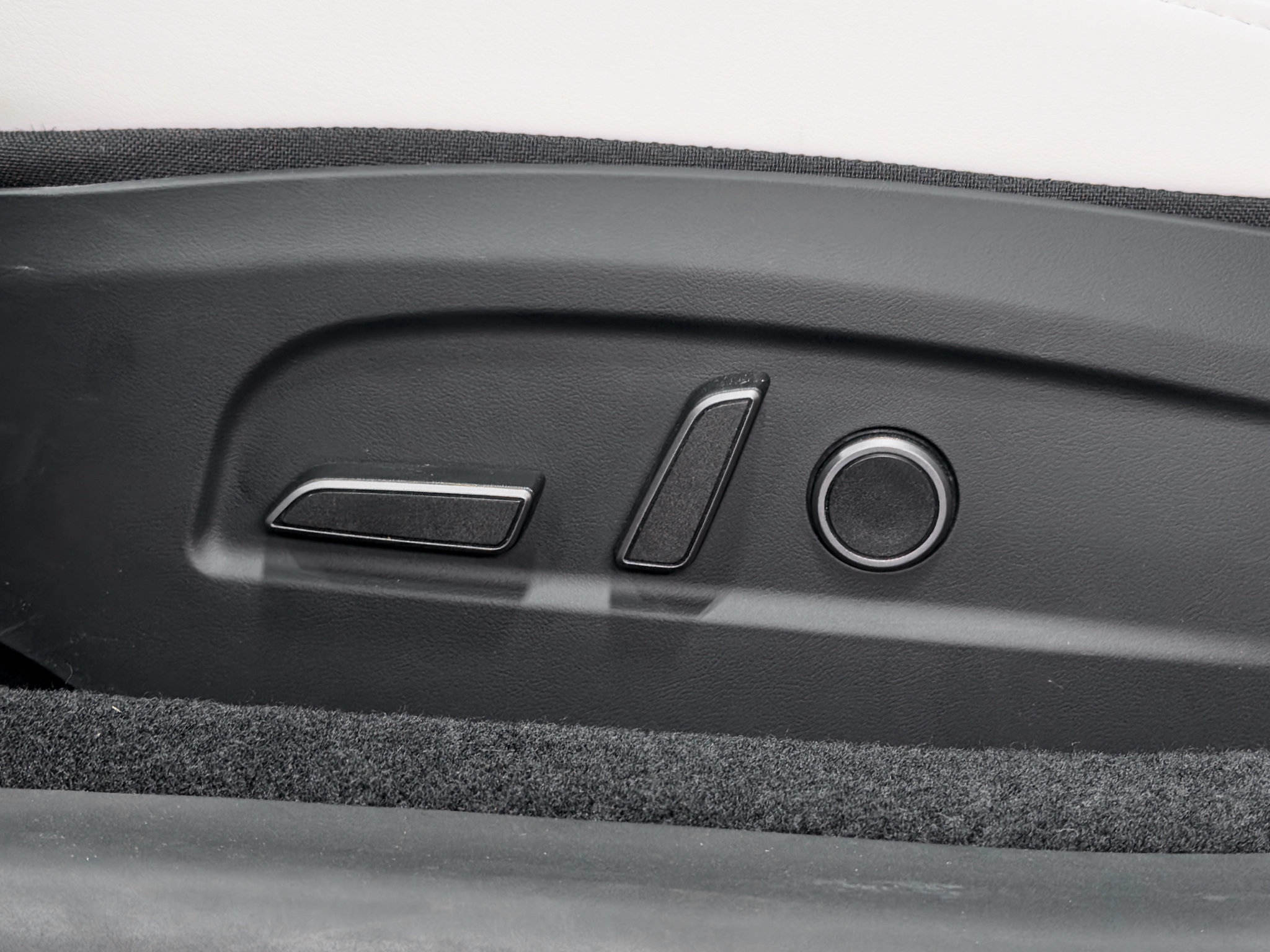 Used 2025 Tesla Model 3 Long Range RWD image 6