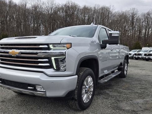 Used 2023 Chevrolet Silverado 2500 High Country w/ Z71 Off-Road Package image 3