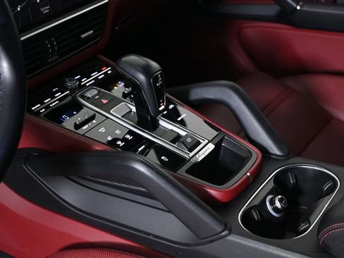 Certified 2022 Porsche Cayenne image 25