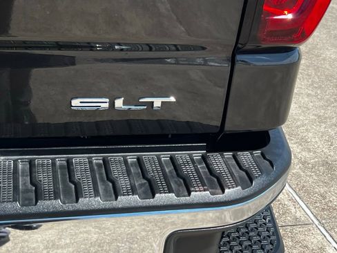 Used 2022 GMC Sierra 1500 SLT image 12