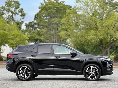 Used 2024 Chevrolet Trax RS FWD image 4