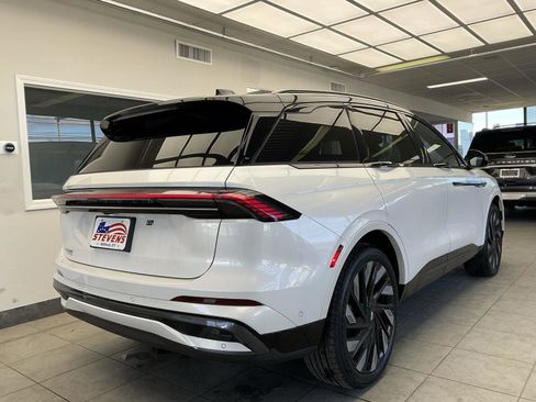 New 2024 Lincoln Nautilus Reserve w/ Jet Appearance Package (87T) image 5