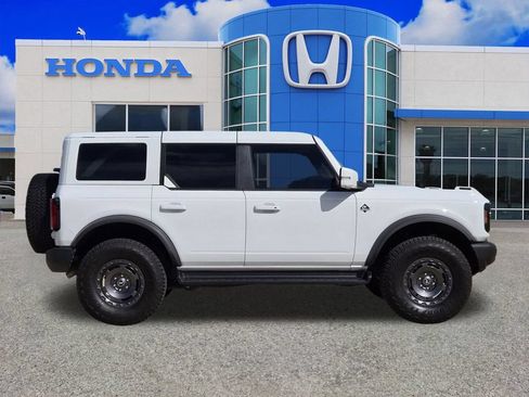 Used 2025 Ford Bronco Outer Banks w/ Sasquatch Package AWD/4WD image 2