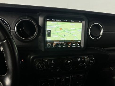 Used 2022 Jeep Wrangler Unlimited Sahara image 25