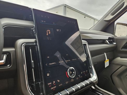 New 2026 GMC Yukon Elevation AWD/4WD image 18